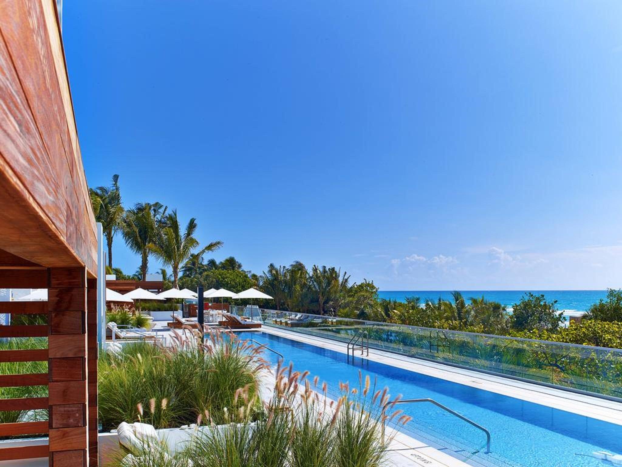 南海滩1号酒店 迈阿密海滩 外观 照片 View of the pool at the Eden Roc Cap Cana