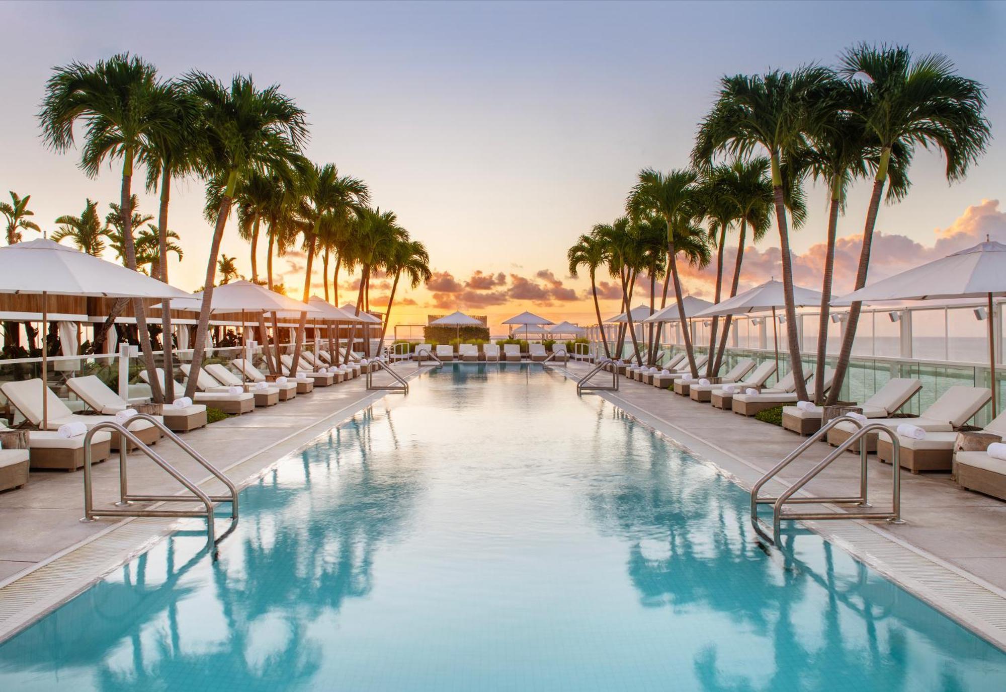 南海滩1号酒店 迈阿密海滩 外观 照片 The pool at the W South Beach